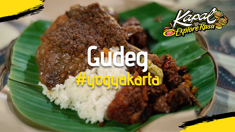 MAKAN DI GUDEG LEGENDARIS YU DJUM YOGYAKARTA, MASAKNYA MASIH PAKAI KAYU BAKAR
